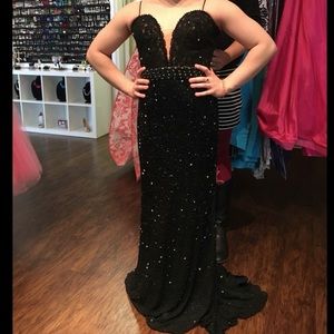 Sweetheart neckline spaghetti strap black beaded prom dress
